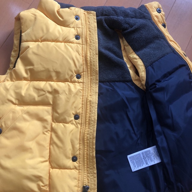 babyGAP(ベビーギャップ)のbaby GAPダウンベスト キッズ/ベビー/マタニティのキッズ服男の子用(90cm~)(ジャケット/上着)の商品写真