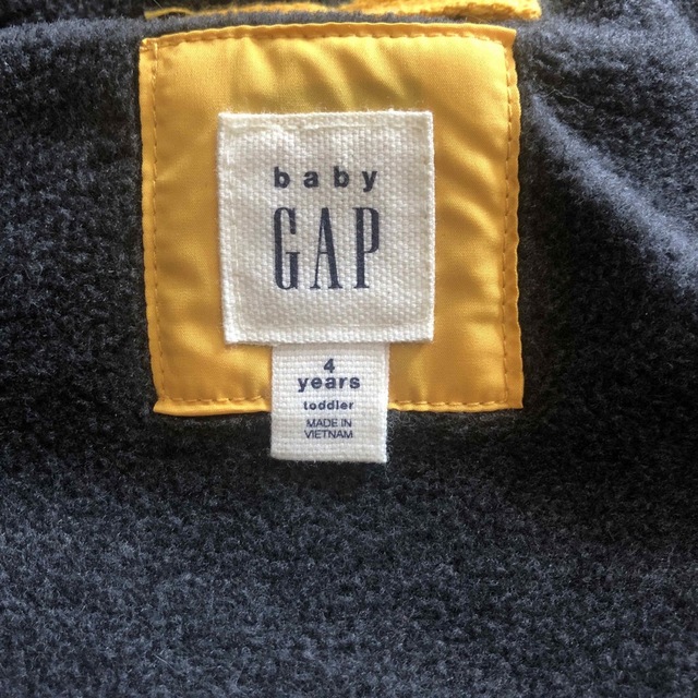 babyGAP(ベビーギャップ)のbaby GAPダウンベスト キッズ/ベビー/マタニティのキッズ服男の子用(90cm~)(ジャケット/上着)の商品写真