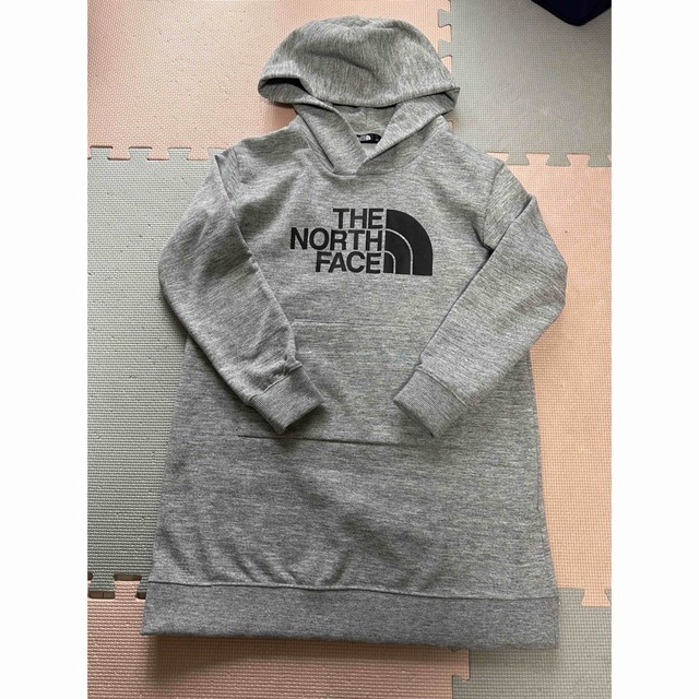 THE NORTH FACE(ザノースフェイス)のUSED☆the north face ノースフェイス☆パーカーワンピ☆130 キッズ/ベビー/マタニティのキッズ服女の子用(90cm~)(ワンピース)の商品写真