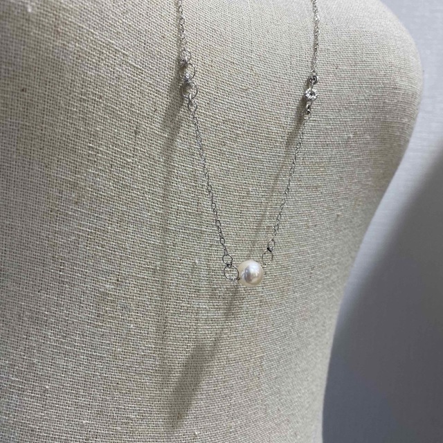 K18WG あこや真珠 ステーション ネックレス 10g 大粒 8.0～8.5珠 レディースのアクセサリー(ネックレス)の商品写真