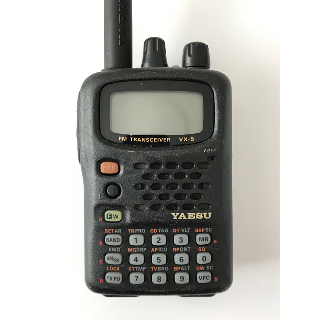 YAESU VX-5 50/144/430MHz トリプルバンド 無線機 エンタメ/ホビーのテーブルゲーム/ホビー(アマチュア無線)の商品写真