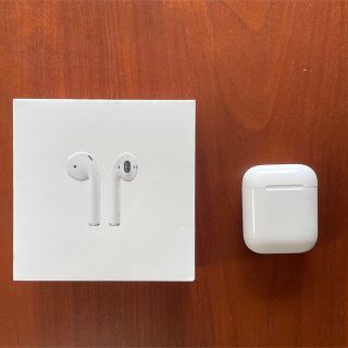 Apple アップル AirPods エアポッズ ワイヤレスイヤホン 第二世代(ヘッドフォン/イヤフォン)