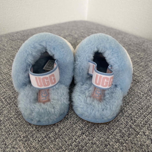 UGG(アグ)のUGG キッズサンダル キッズ/ベビー/マタニティのキッズ靴/シューズ(15cm~)(サンダル)の商品写真