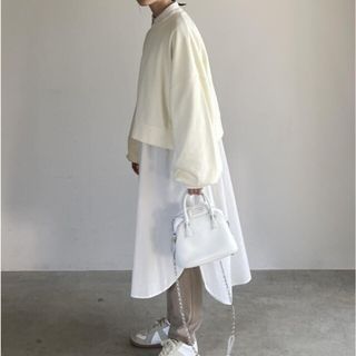 トゥデイフル(TODAYFUL)の新品 FASHIRUファシル ボリュームスリーブクロップドスウェットivory(トレーナー/スウェット)