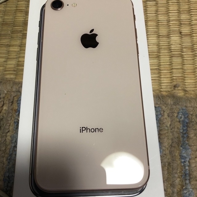 アイホン8  65GB iOS16.1 スマホ/家電/カメラのスマートフォン/携帯電話(スマートフォン本体)の商品写真