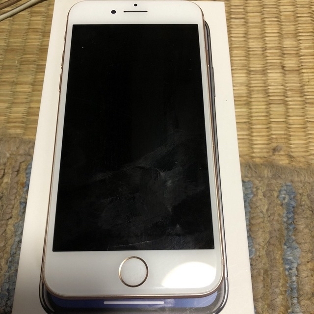 アイホン8  65GB iOS16.1 スマホ/家電/カメラのスマートフォン/携帯電話(スマートフォン本体)の商品写真