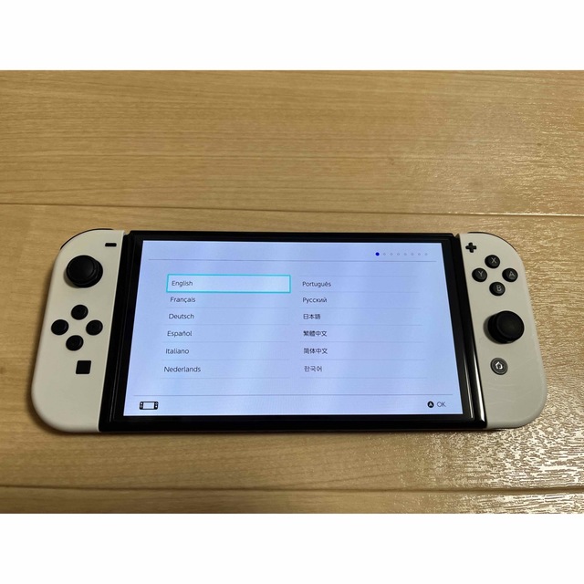 Nintendo Switch(ニンテンドースイッチ)の任天堂Switch 本体 有機ELモデル ホワイト エンタメ/ホビーのゲームソフト/ゲーム機本体(家庭用ゲーム機本体)の商品写真