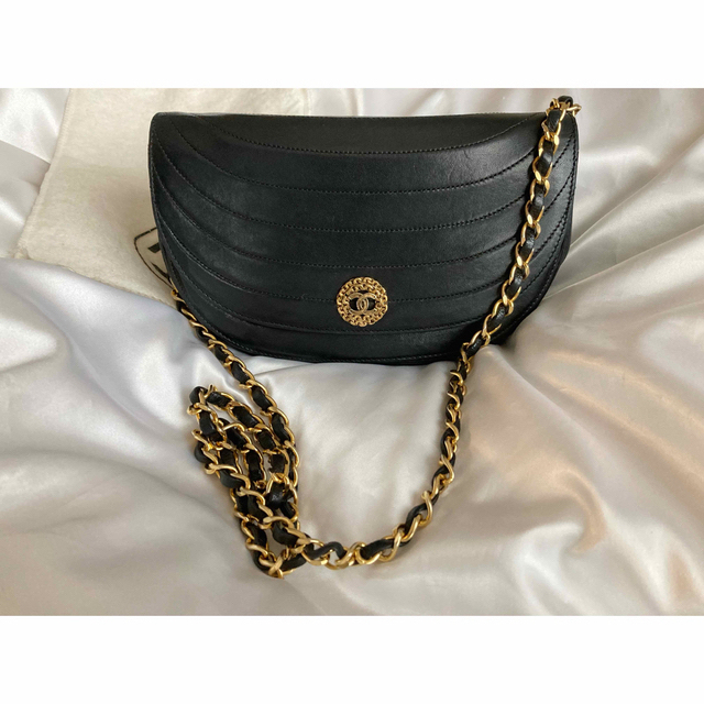 保存版】 CHANEL ハーフムーン チェーンショルダーバッグ シャネル
