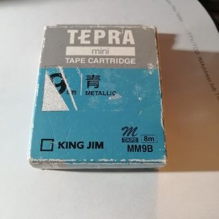 キングジム(キングジム)のテプラ ミニ 9㎜テープ 青メタリック黒文字　新品未使用　tepra mini(テープ/マスキングテープ)