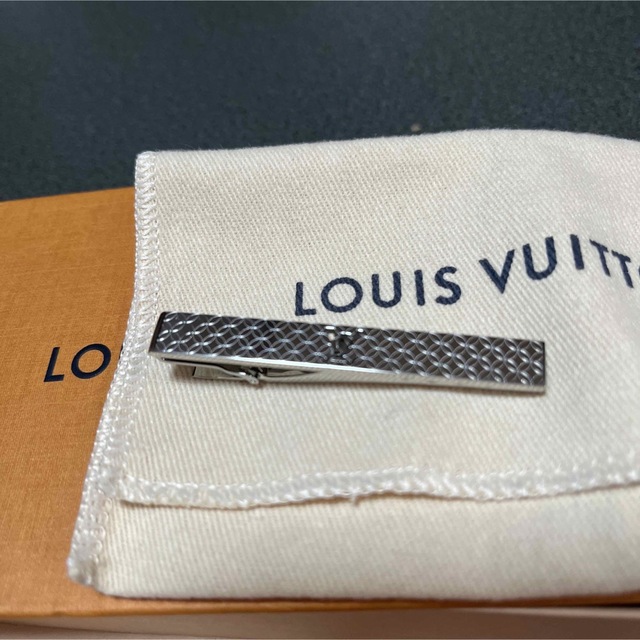 LOUIS VUITTON(ルイヴィトン)のルイヴィトン◇ パンス クラヴァット シャンゼリゼ / ネクタイピン メンズのファッション小物(ネクタイピン)の商品写真