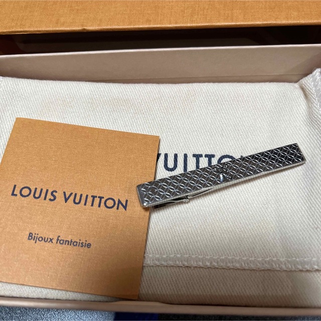 LOUIS VUITTON(ルイヴィトン)のルイヴィトン◇ パンス クラヴァット シャンゼリゼ / ネクタイピン メンズのファッション小物(ネクタイピン)の商品写真