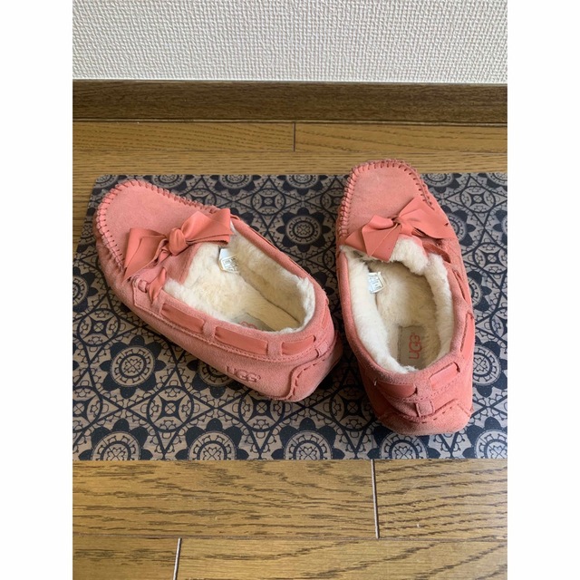 UGG　モカシン　ピンク　25cm レディースの靴/シューズ(スリッポン/モカシン)の商品写真