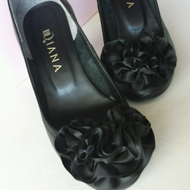 DIANA(ダイアナ)の【美品】DIANAデザインパンプス☆22,5センチ レディースの靴/シューズ(ハイヒール/パンプス)の商品写真