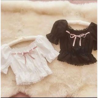 エピヌ(épine)の『新品未使用品！』トリートユアセルフgirly ribbon puff tops(シャツ/ブラウス(半袖/袖なし))