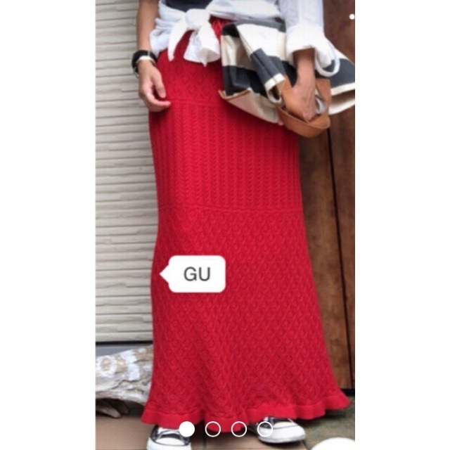 GU(ジーユー)のGU 透かし編み ニット ロングスカート RED MとLサイズ レディースのスカート(ロングスカート)の商品写真