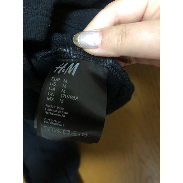 H&M(エイチアンドエム)のh&m 薄手　ブラックパーカー レディースのトップス(パーカー)の商品写真