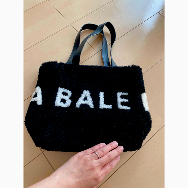 Balenciaga(バレンシアガ)のバレンシアガ　ムートン　ハンドバッグ　レア レディースのバッグ(ハンドバッグ)の商品写真