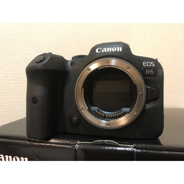 Canon(キヤノン)の【美品】Canon EOS R6 ボディ スマホ/家電/カメラのカメラ(ミラーレス一眼)の商品写真