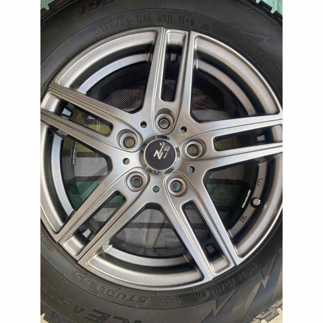 スタッドレスアルミホイール付195/65R15 60系ノア、ヴォクシー バリ溝!