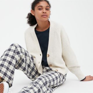 ユニクロ(UNIQLO)のスフレヤーンショートカーディガン　オフホワイト(カーディガン)