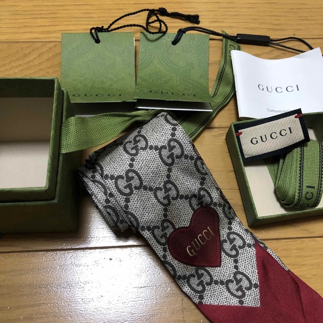 GUCCI バレンタイン限定 ハート ネックボウ スカーフ-