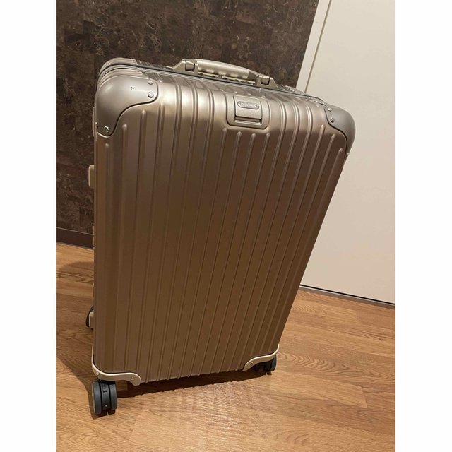 【新品】RIMOWAリモワ 67L トパーズ 金 4輪 チタニウム スーツケース