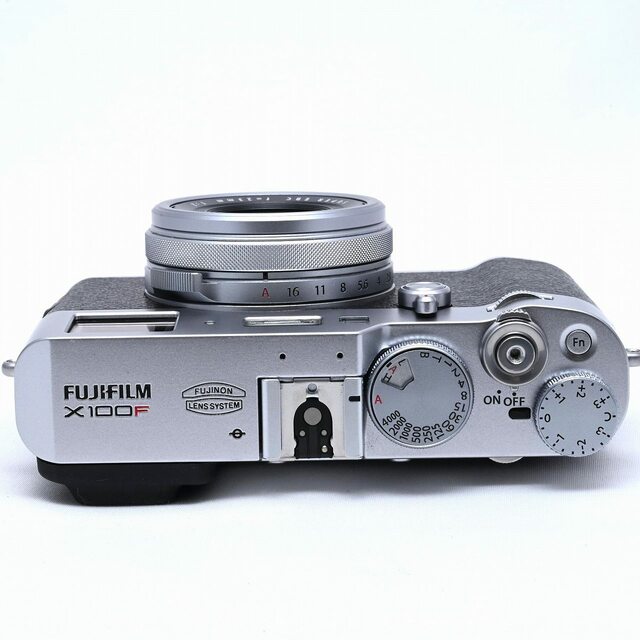 富士フイルム(フジフイルム)のFUJIFILM X100F シルバー スマホ/家電/カメラのカメラ(レンズ(ズーム))の商品写真