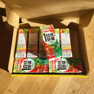 イトウエン(伊藤園)の伊藤園 1日分の野菜 30種類の野菜 200ml 8本！紙パック(16本迄OK)(その他)