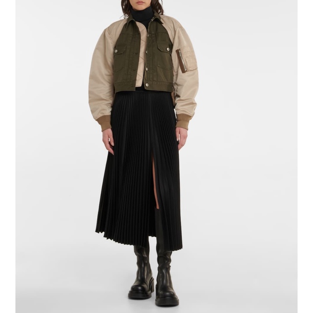 sacai(サカイ)の4新品 sacai レディース 再構築 デニムジャケット MA-1 ブルゾン レディースのジャケット/アウター(ブルゾン)の商品写真