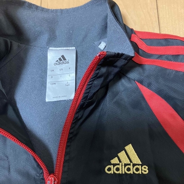 adidas(アディダス)のアディダス　ウィンドブレーカー　140cm キッズ/ベビー/マタニティのキッズ服男の子用(90cm~)(ジャケット/上着)の商品写真