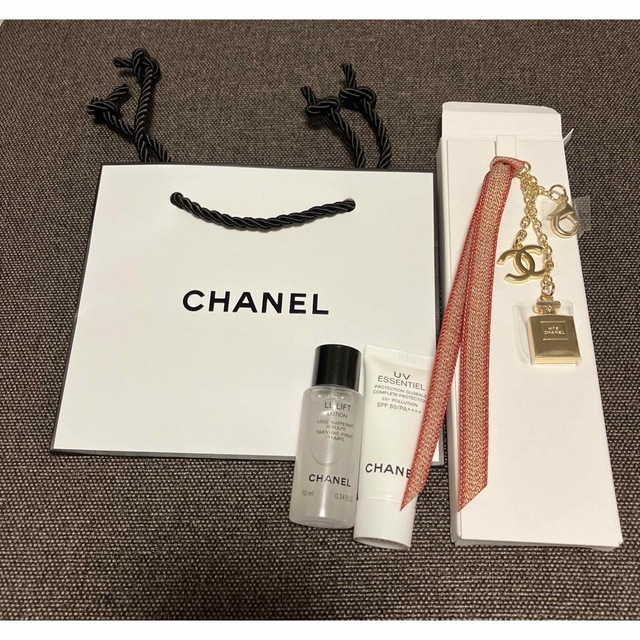 CHANEL(シャネル)のCHANEL  ノベルティ　キーチャーム　化粧品サンプル レディースのアクセサリー(チャーム)の商品写真