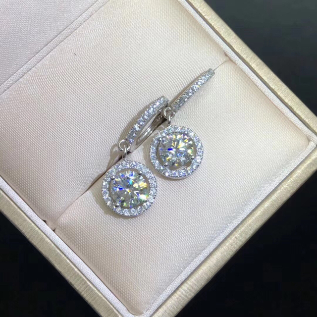 moissanite【newデザイン】輝くモアサナイト  ピアス　K18WG