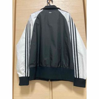 adidas - 【adidas】スリーストライプス ウインドブレーカーの通販 by ...
