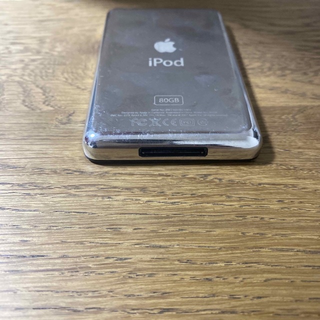 Apple(アップル)のiPod Classic (充電器dockケーブル付き) スマホ/家電/カメラのオーディオ機器(ポータブルプレーヤー)の商品写真