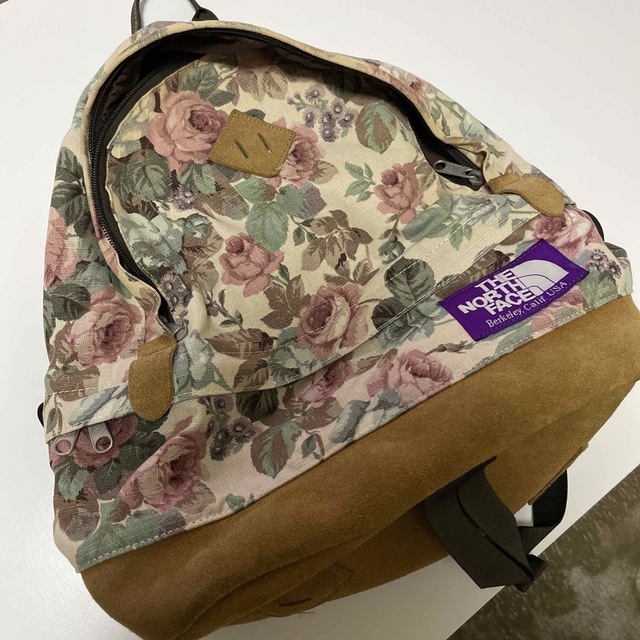 THE NORTH FACE(ザノースフェイス)の【週末限定値下げ】THE NORTH FACE 花柄リュック メンズのバッグ(バッグパック/リュック)の商品写真