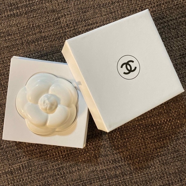 CHANEL(シャネル)のCHANEL　 カメリア　ペーパーウエスト　アロマストーン　ノベルティ エンタメ/ホビーのコレクション(ノベルティグッズ)の商品写真