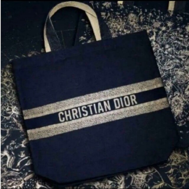 Christian Dior(クリスチャンディオール)のプリン様専用☆Dior ディオール☆ホリデー☆ノベルティトートバッグ レディースのバッグ(トートバッグ)の商品写真