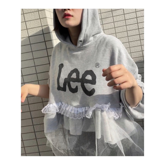 Lee(リー)のSALE！！！フリルパーカー レディースのトップス(パーカー)の商品写真