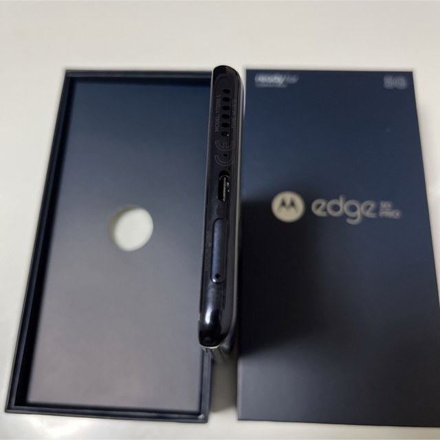 Motorola edge 30 pro 公式ワイヤレスチャージャー付き