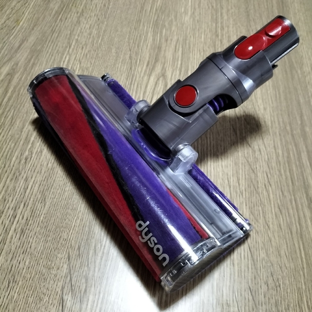 Dyson(ダイソン)のダイソン V10 SV12 ソフトローラークリーナーヘッド スマホ/家電/カメラの生活家電(掃除機)の商品写真