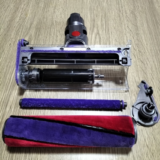 Dyson(ダイソン)のダイソン V10 SV12 ソフトローラークリーナーヘッド スマホ/家電/カメラの生活家電(掃除機)の商品写真