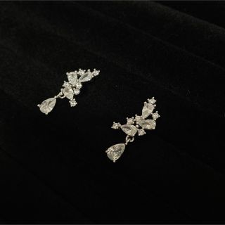 【匿名配送】18K　スターリングシルバー　デザインピアス(ピアス)