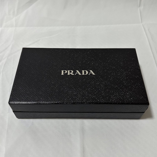 PRADA(プラダ)の【Aランク】PRADA サフィアーノレザー ウォレット ブラック ラウンドジップ レディースのファッション小物(財布)の商品写真