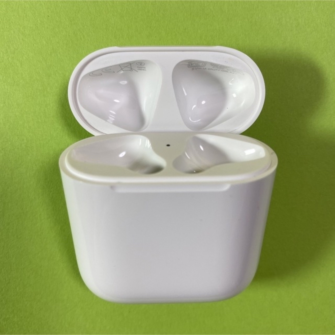 Apple(アップル)の※ エアーポッツ　AirPods 充電器　充電ケース　充電　アップル スマホ/家電/カメラのオーディオ機器(ヘッドフォン/イヤフォン)の商品写真