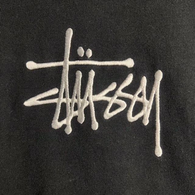 【大人気】STUSSY 刺繍 センターロゴ パーカー 即完売モデル 入手困難 L