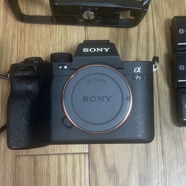 SONY(ソニー)のSONY α7sⅢ 軽量リグ バッテリー3セット スマホ/家電/カメラのカメラ(ミラーレス一眼)の商品写真
