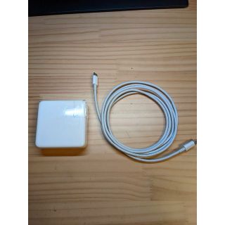 アップル(Apple)のApple USB-C 61W 電源アダプタ A1947　中古(PCパーツ)