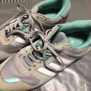 アディダス(adidas)のadidas アディダス　スニーカー　グレー　灰色　23.5(スニーカー)