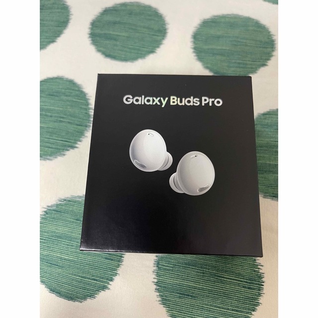 Galaxy(ギャラクシー)のGalaxy Buds Pro SM-R190NZWAXJP 新品未使用 スマホ/家電/カメラのオーディオ機器(ヘッドフォン/イヤフォン)の商品写真