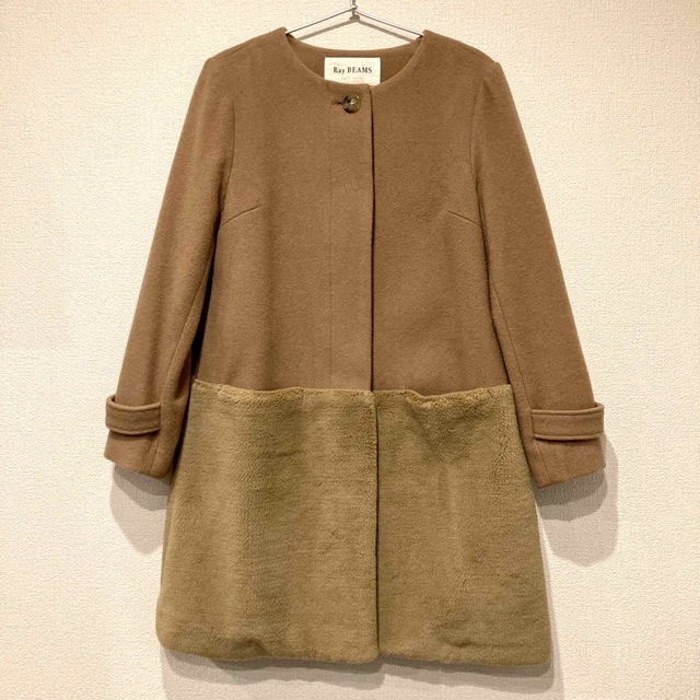 Ray BEAMS(レイビームス)の【新品】Ray BEAMS ボア切替ノーカラーコート キャメル レディースのジャケット/アウター(ロングコート)の商品写真